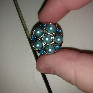 A beautiful snap back ring